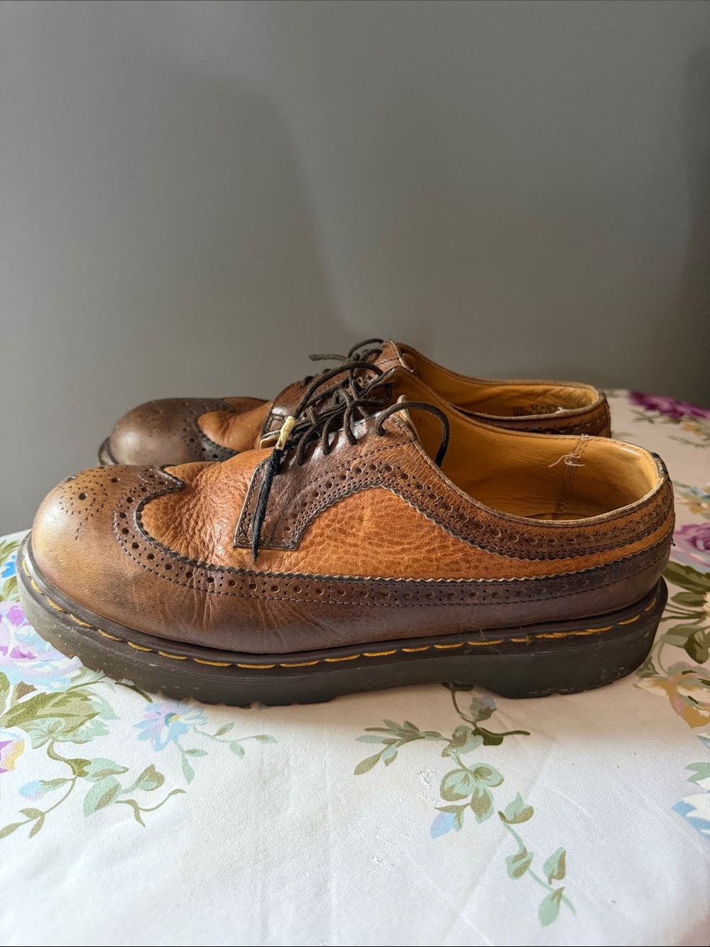 Dr. Martens Two-Tone Brown Leather Wingtip Derby Shoes Size 10 Vintage Brown